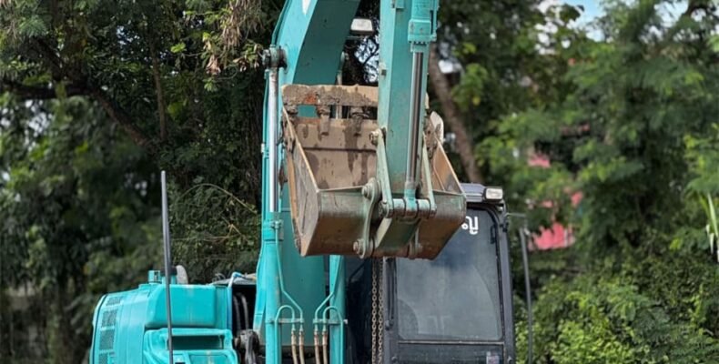 sewa excavator kudus